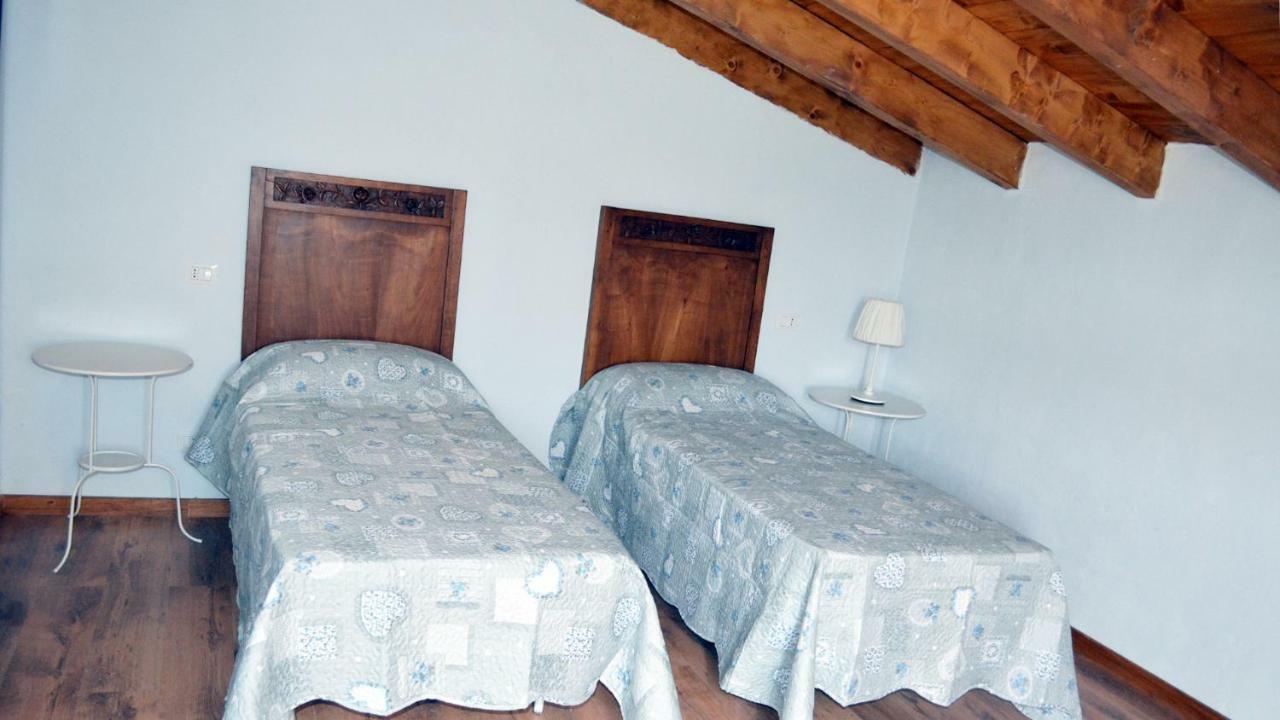 Agriturismo "Veritas" Bed & Wine Casaleggio Boiro Exterior foto